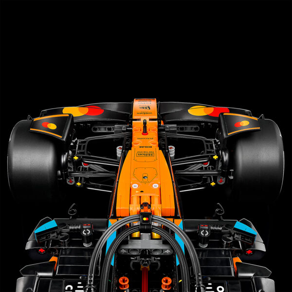 ▻ New for LEGO Technic 2026: set 42228 McLaren MCL39 is available